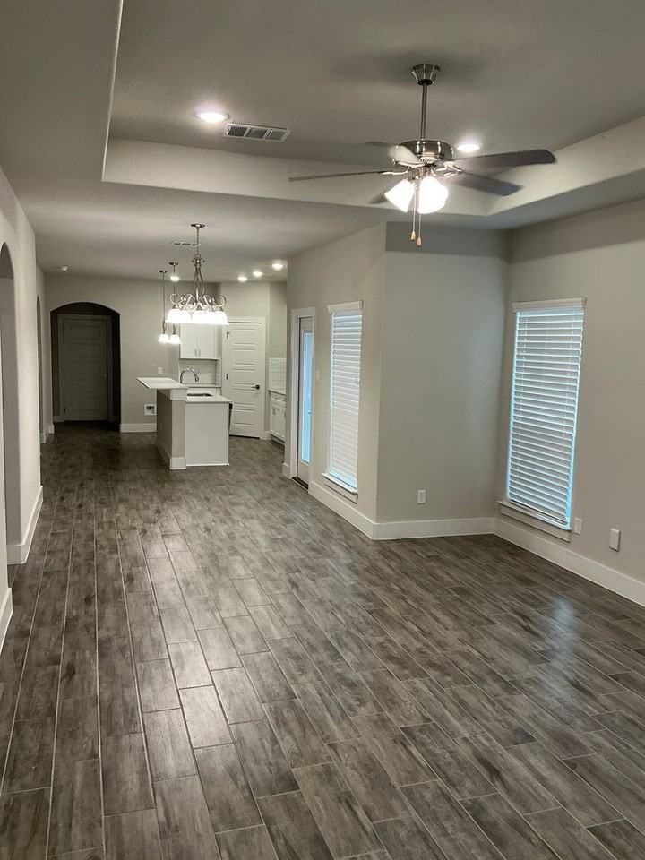 673 The Cottages Dr - Photo 3 of 9