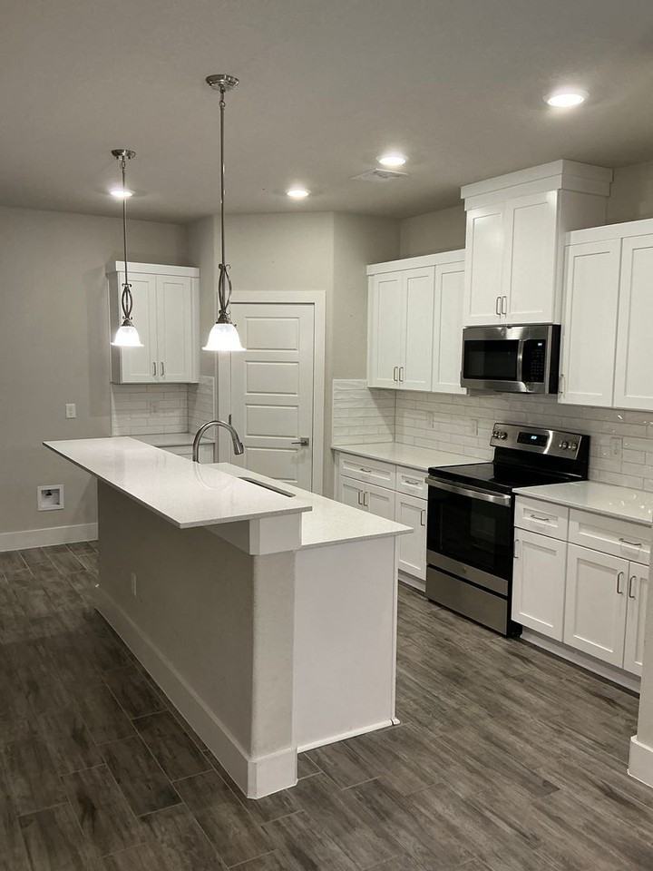673 The Cottages Dr - Photo 4 of 9