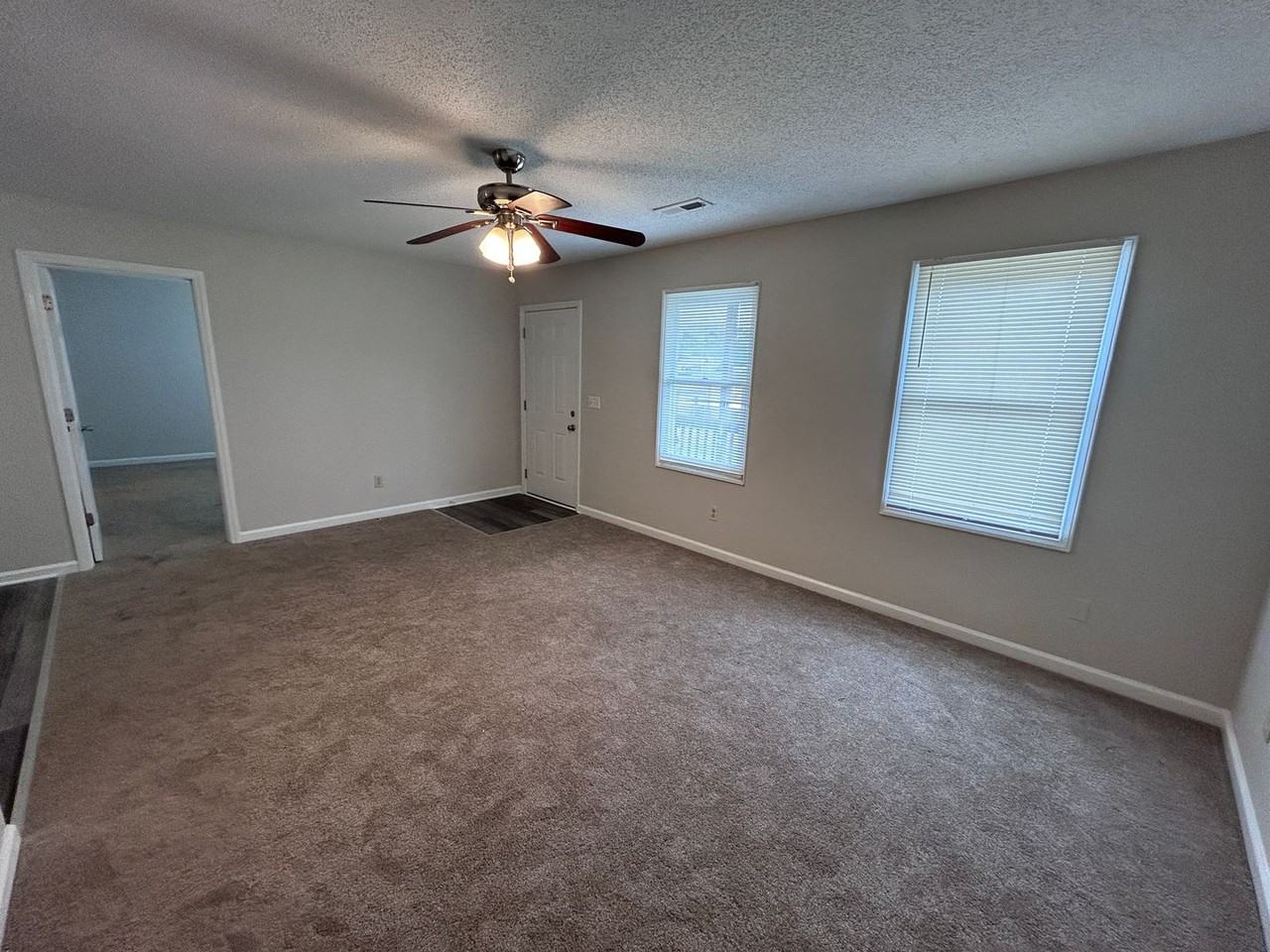 2413 Robbins St - Photo 6 of 35