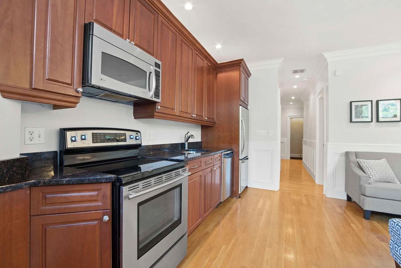 246 Beacon St - Photo 2 of 11