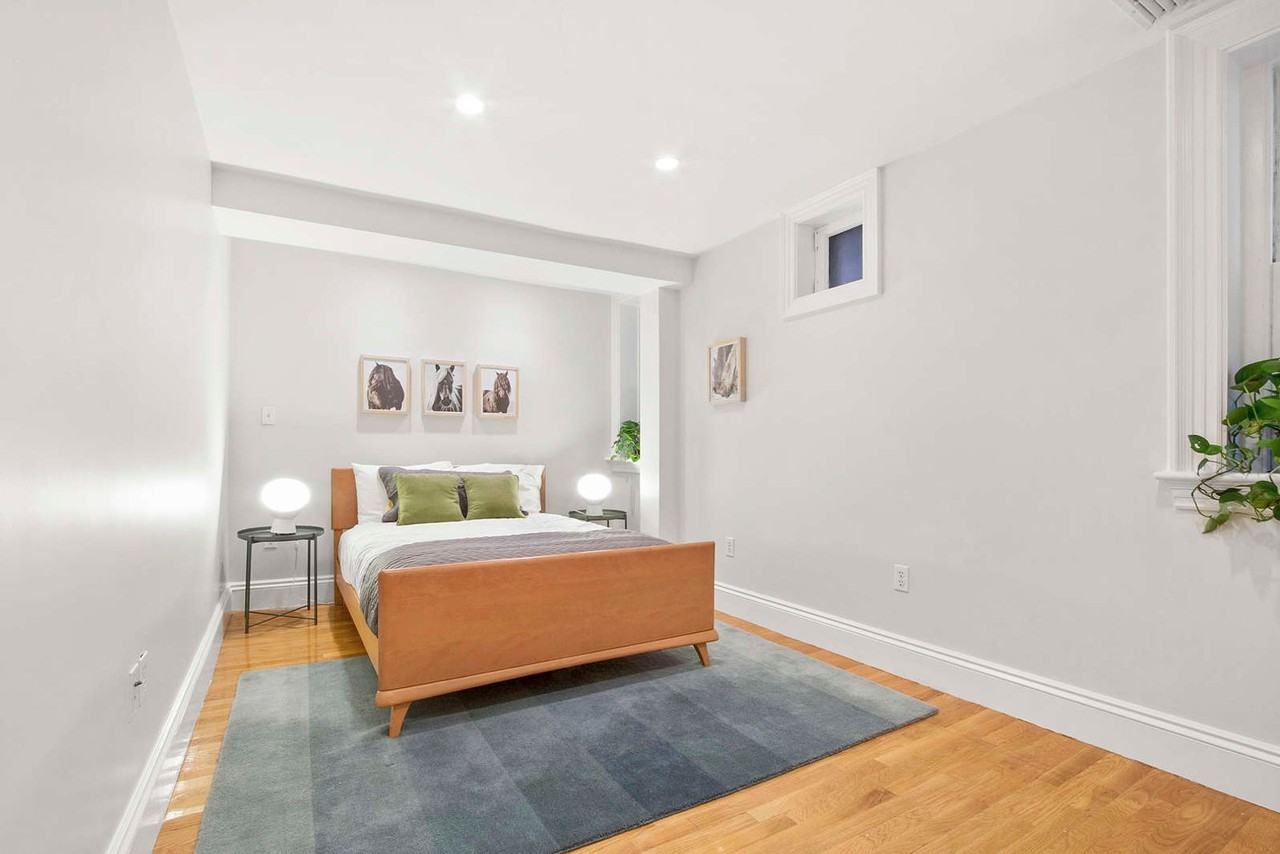 246 Beacon St - Photo 7 of 11
