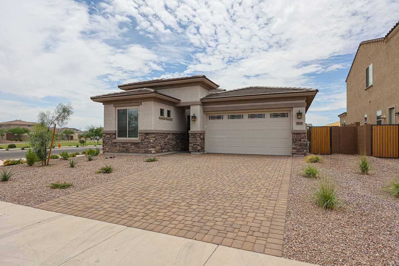 7665 W Smoketree Dr - Photo 2 of 42