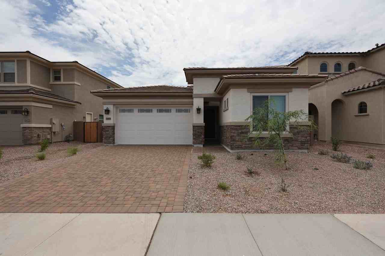 7683 W Smoketree Dr - Photo 2 of 40