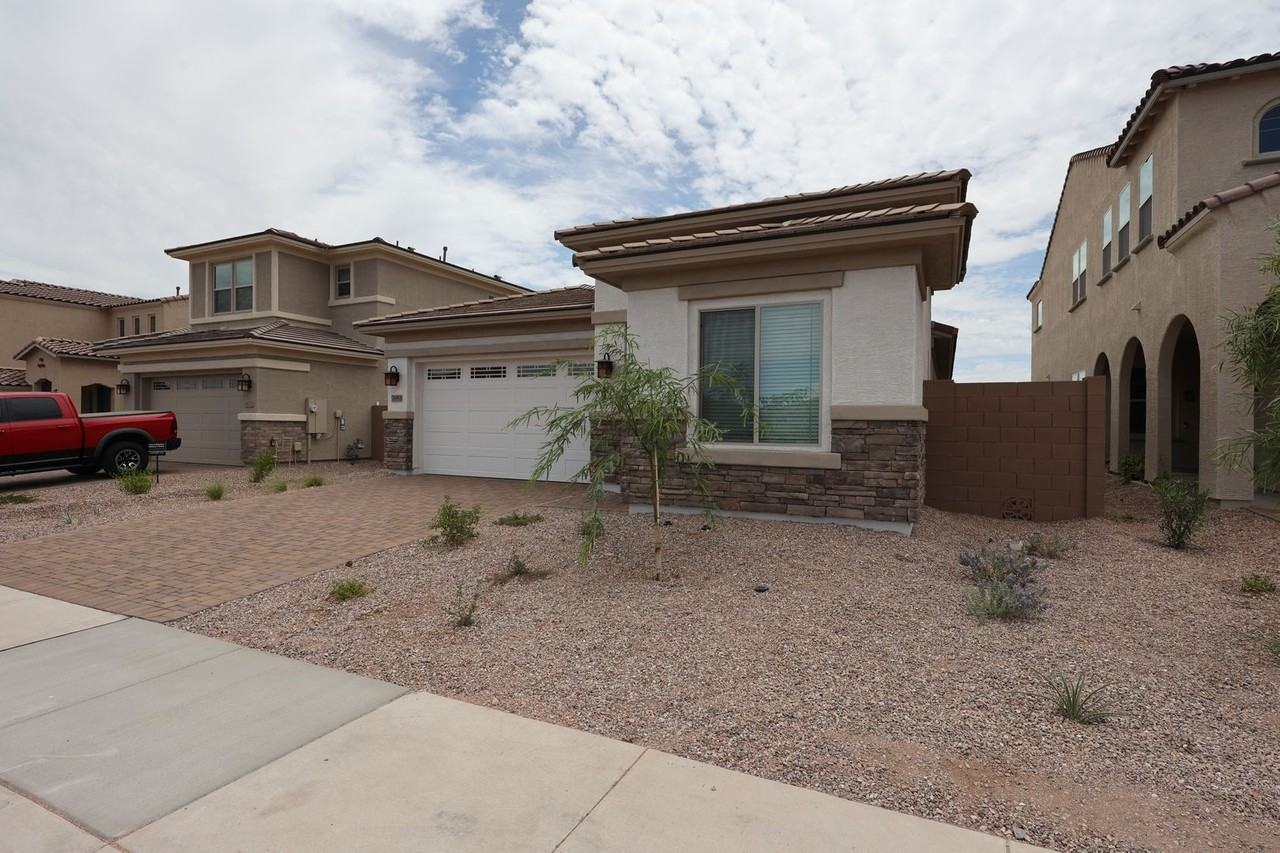 7683 W Smoketree Dr - Photo 3 of 40