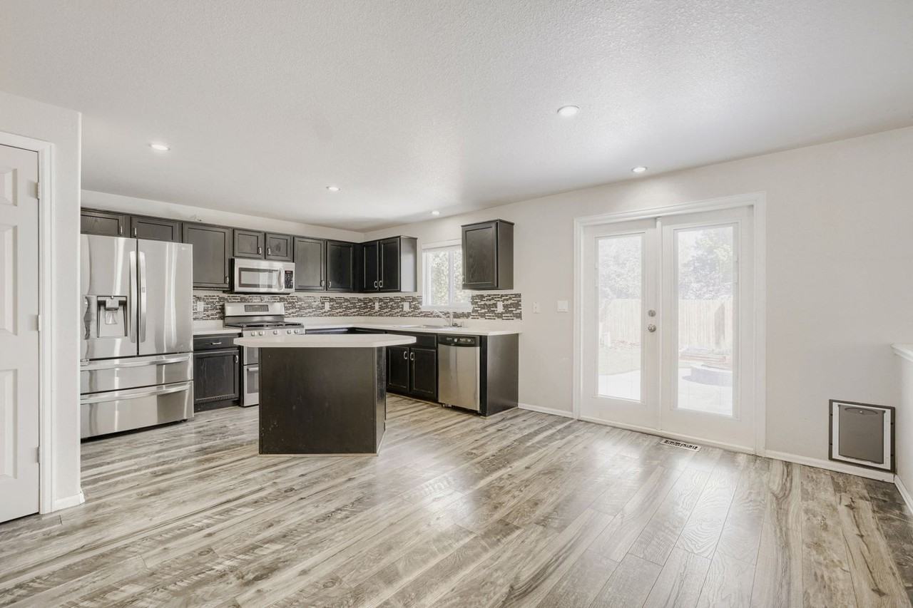 11339 W Aqueduct Dr - Photo 5 of 18
