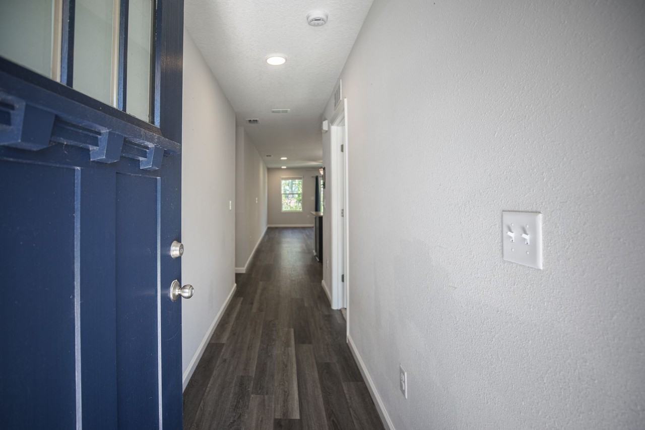 14410 Gossett St - Photo 4 of 24
