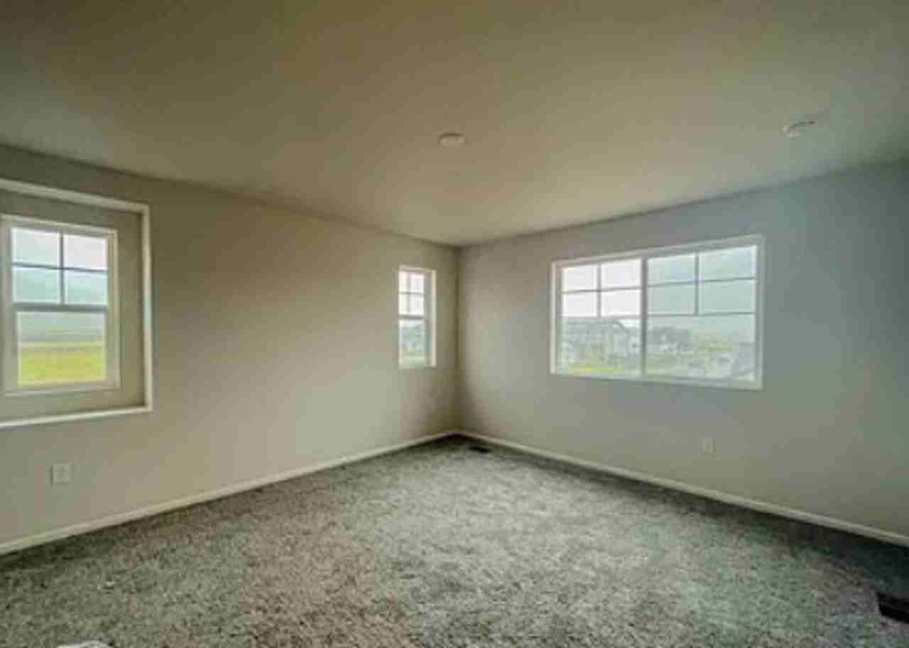 9753 Ceylon St - Photo 3 of 9