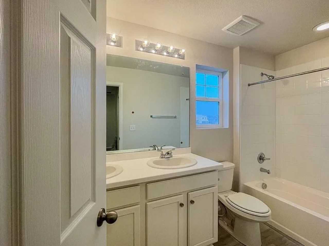 9753 Ceylon St - Photo 4 of 9