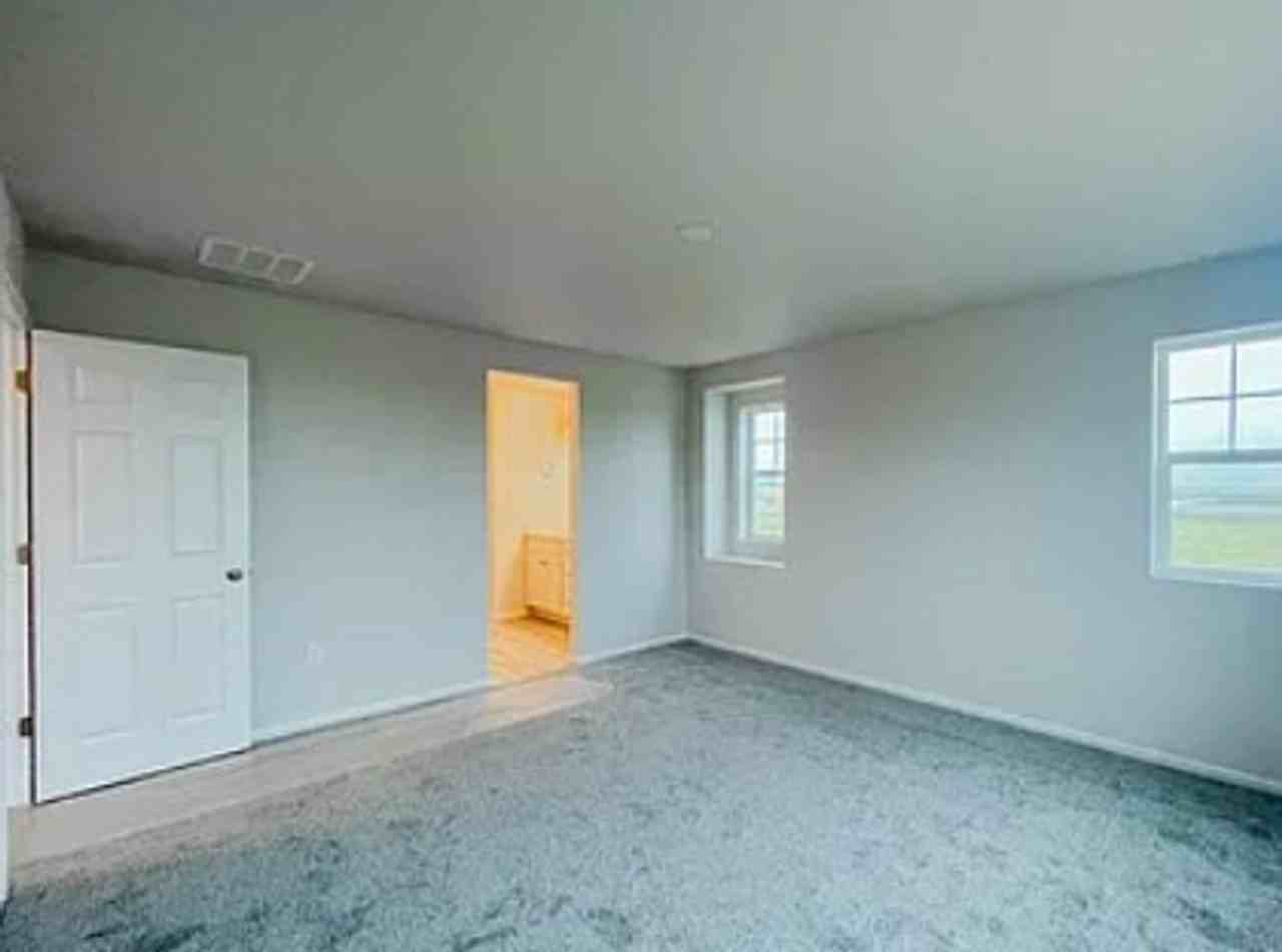9753 Ceylon St - Photo 6 of 9