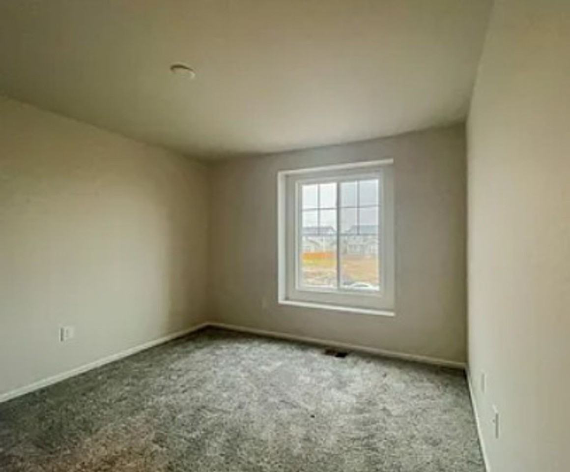 9753 Ceylon St - Photo 7 of 9