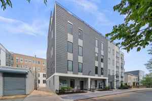 featured image of 727 16th St Ne