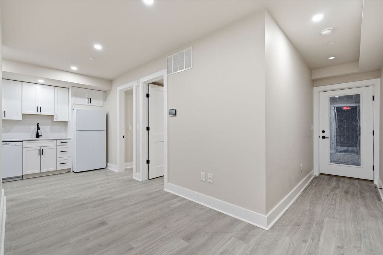 727 16th St NE - Photo 2 of 22