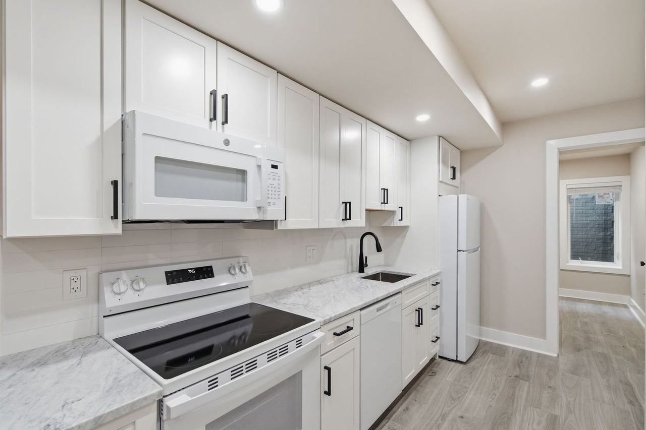 727 16th St NE - Photo 4 of 22