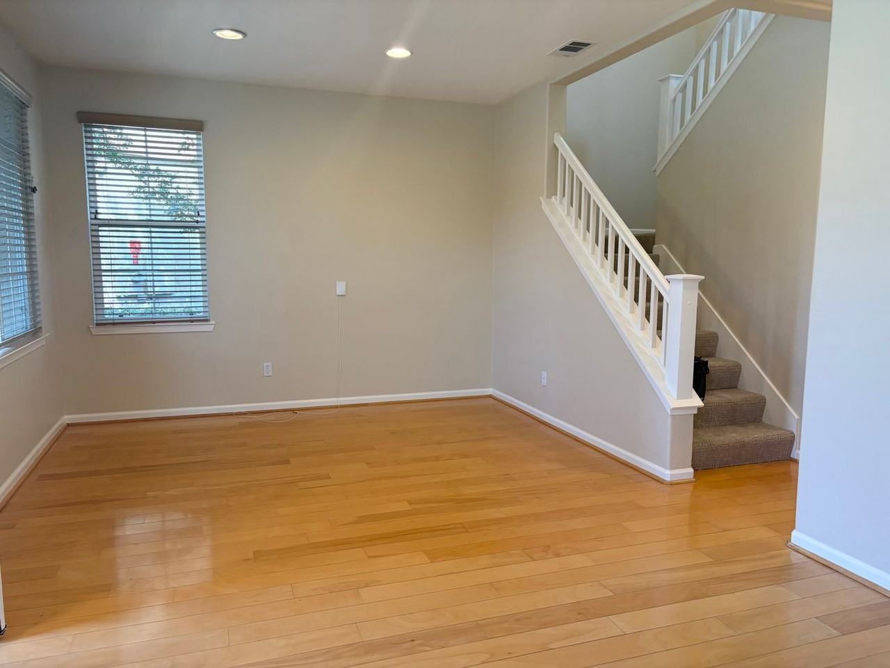 546 Almanor St - Photo 3 of 27