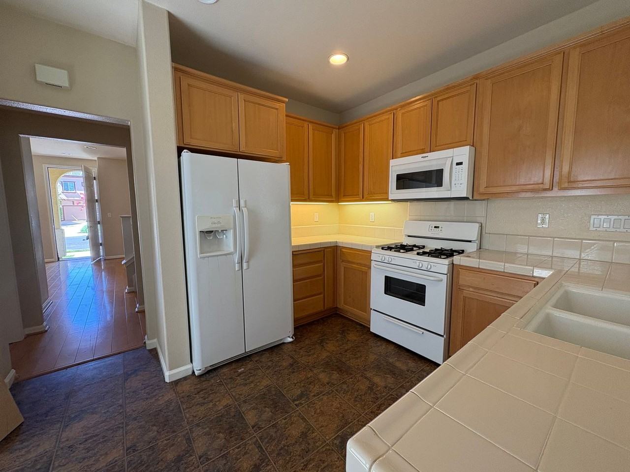 546 Almanor St - Photo 7 of 27