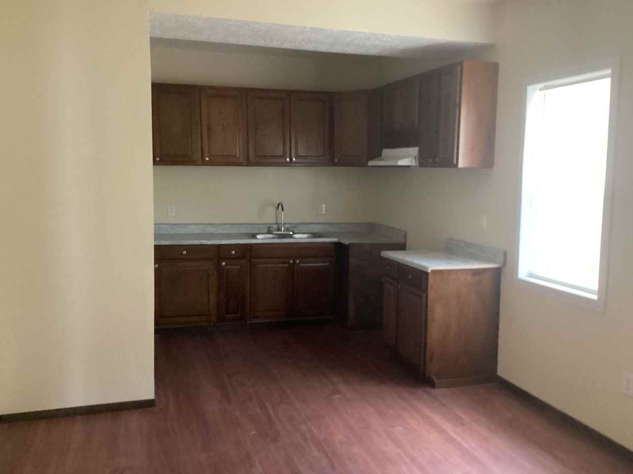 1107 Walnut St - Photo 5 of 10