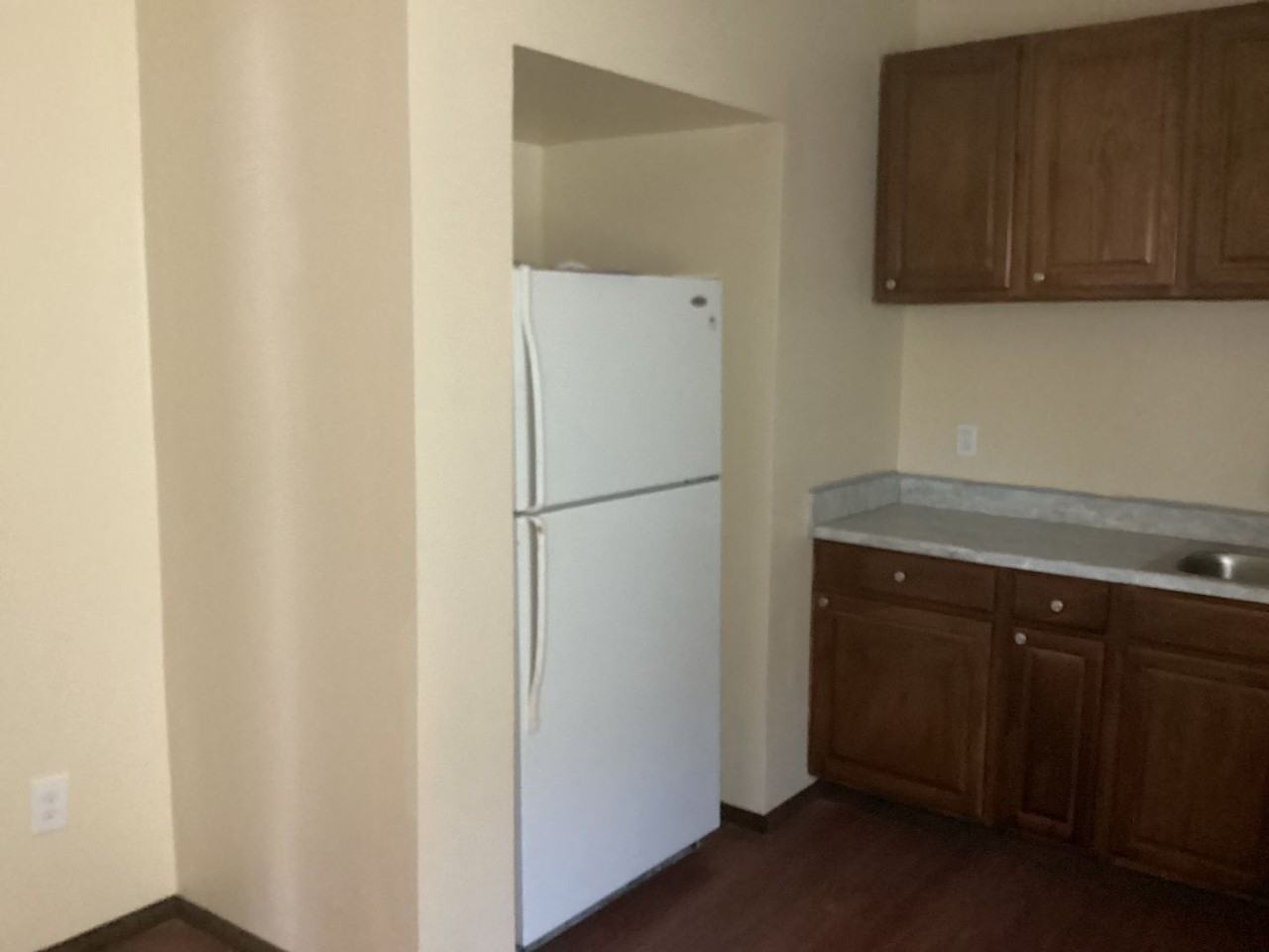 1107 Walnut St - Photo 6 of 10