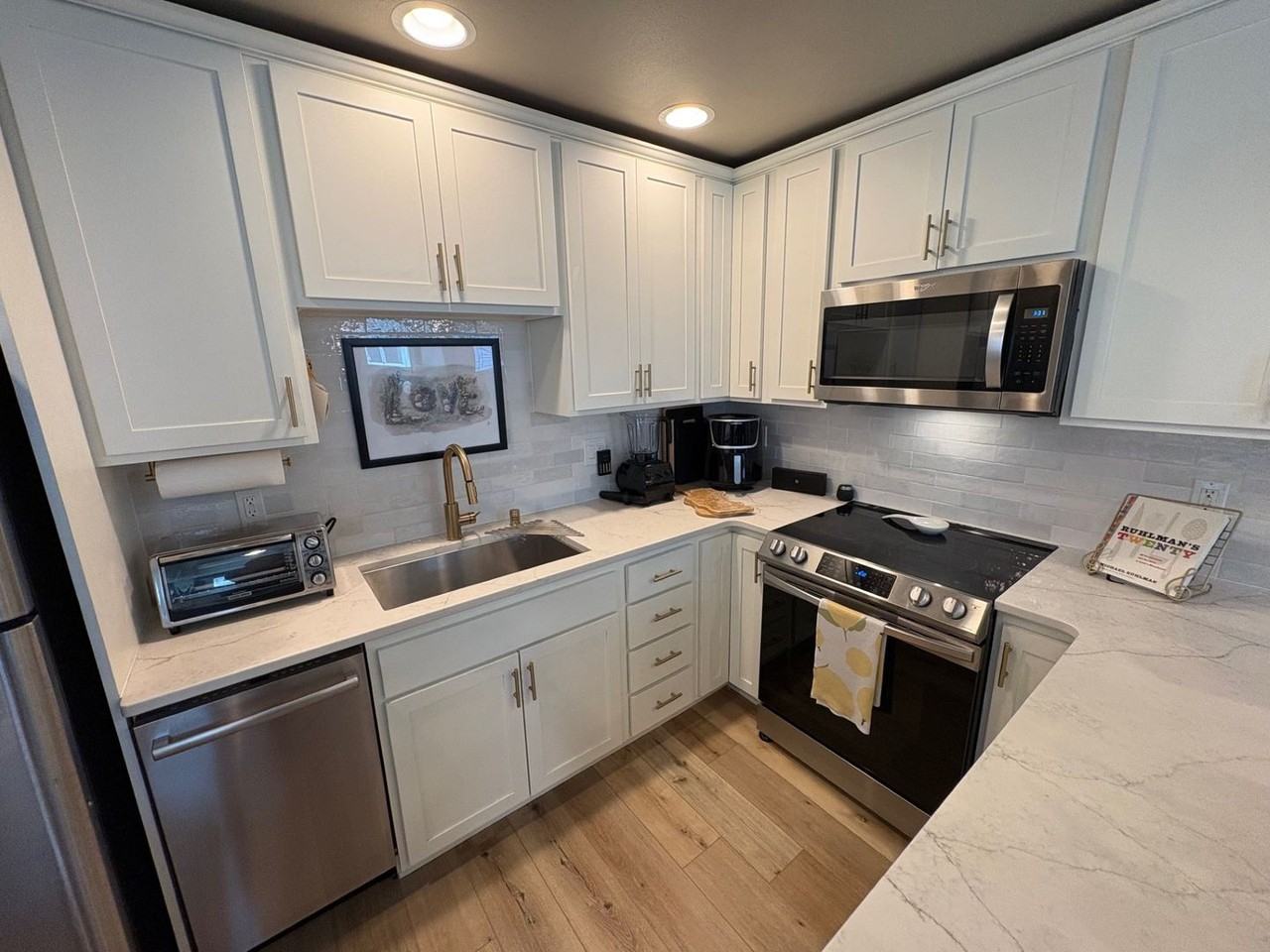 4410 44th Ave Sw #B - Photo 4 of 11