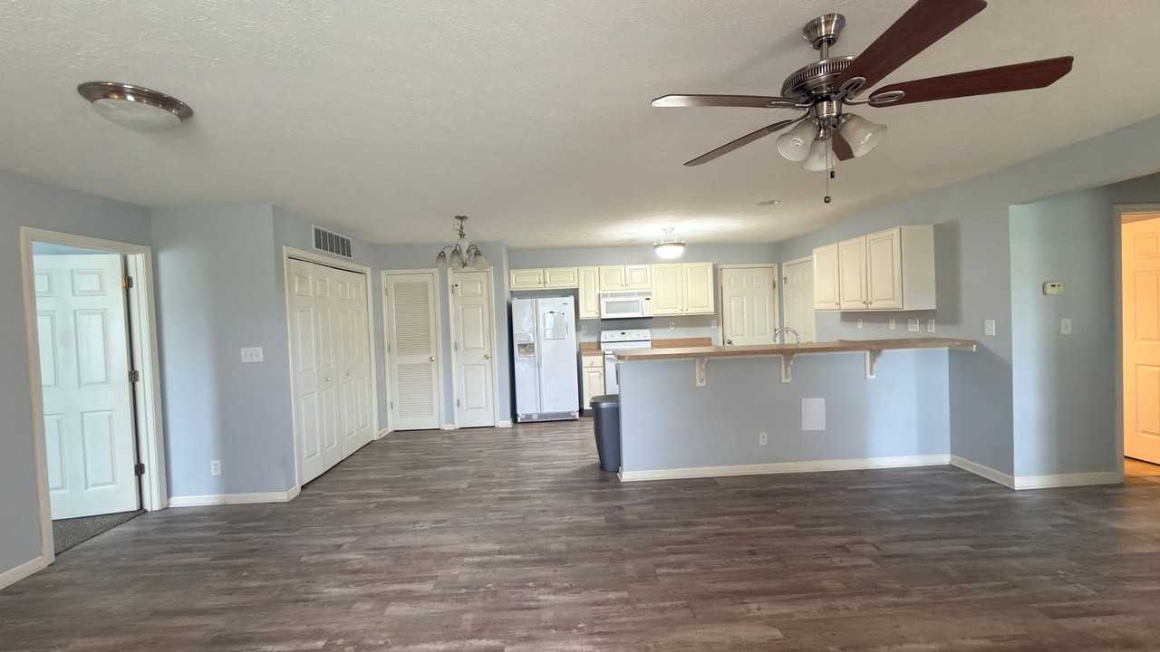 3221 Kildaire Dr #2B - Photo 3 of 17