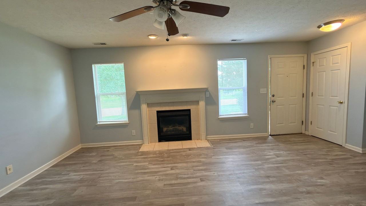 3221 Kildaire Dr #2B - Photo 4 of 17