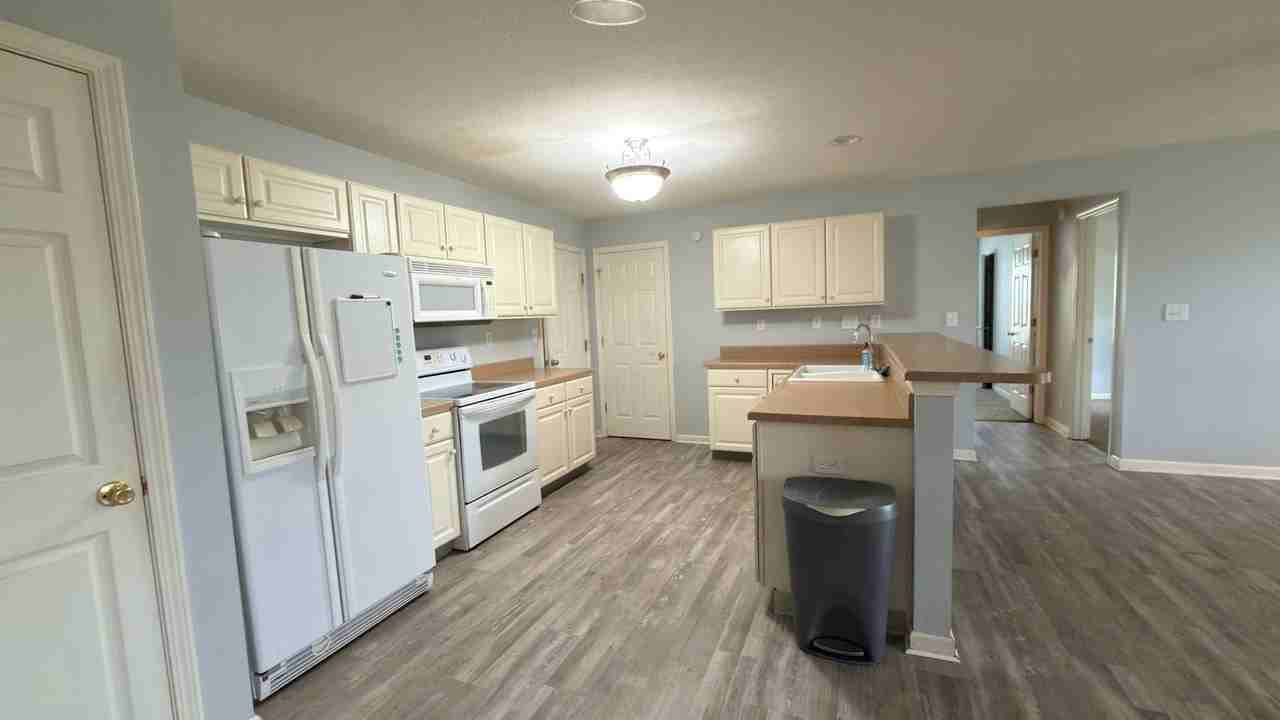 3221 Kildaire Dr #2B - Photo 6 of 17