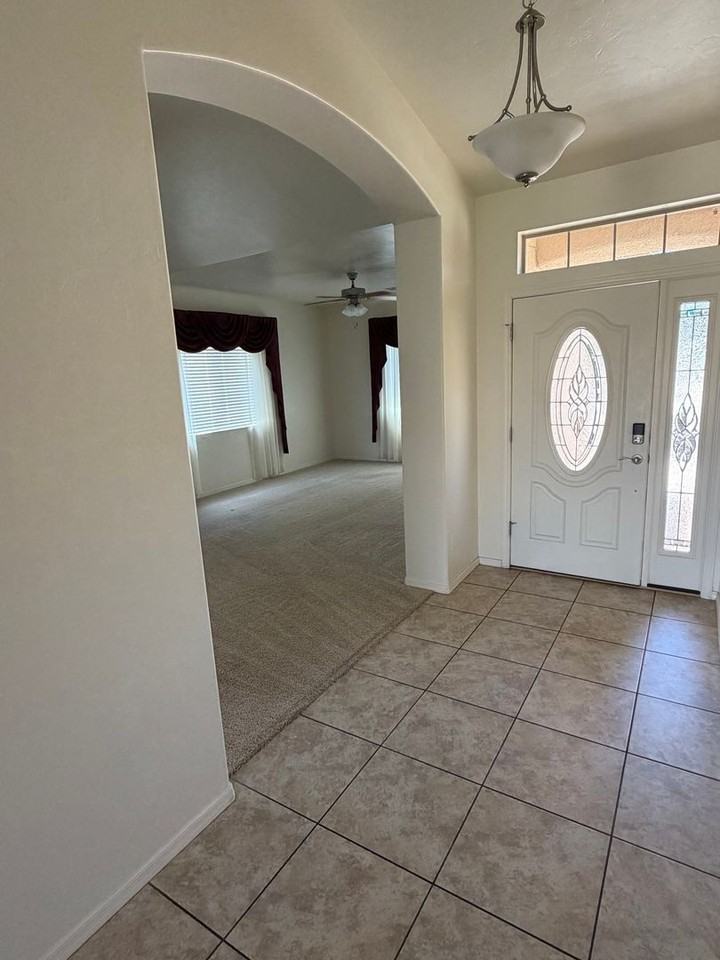 2189 Jacks Dr - Photo 4 of 32