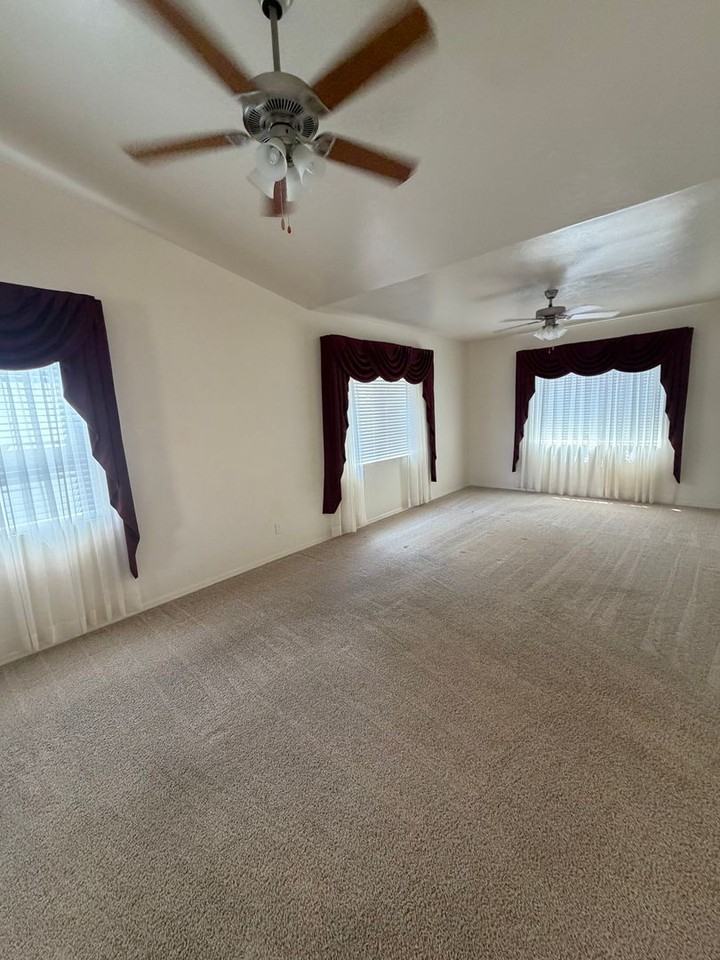 2189 Jacks Dr - Photo 5 of 32