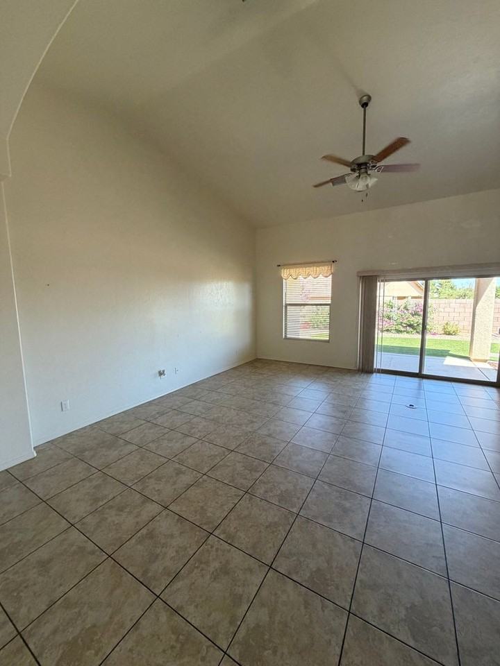 2189 Jacks Dr - Photo 7 of 32