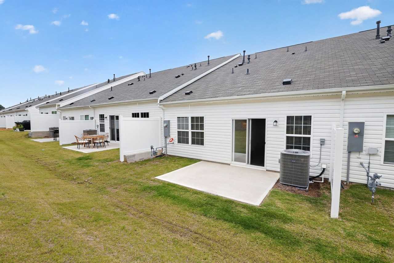 115 115 Holly Oak Court - Photo 2 of 30