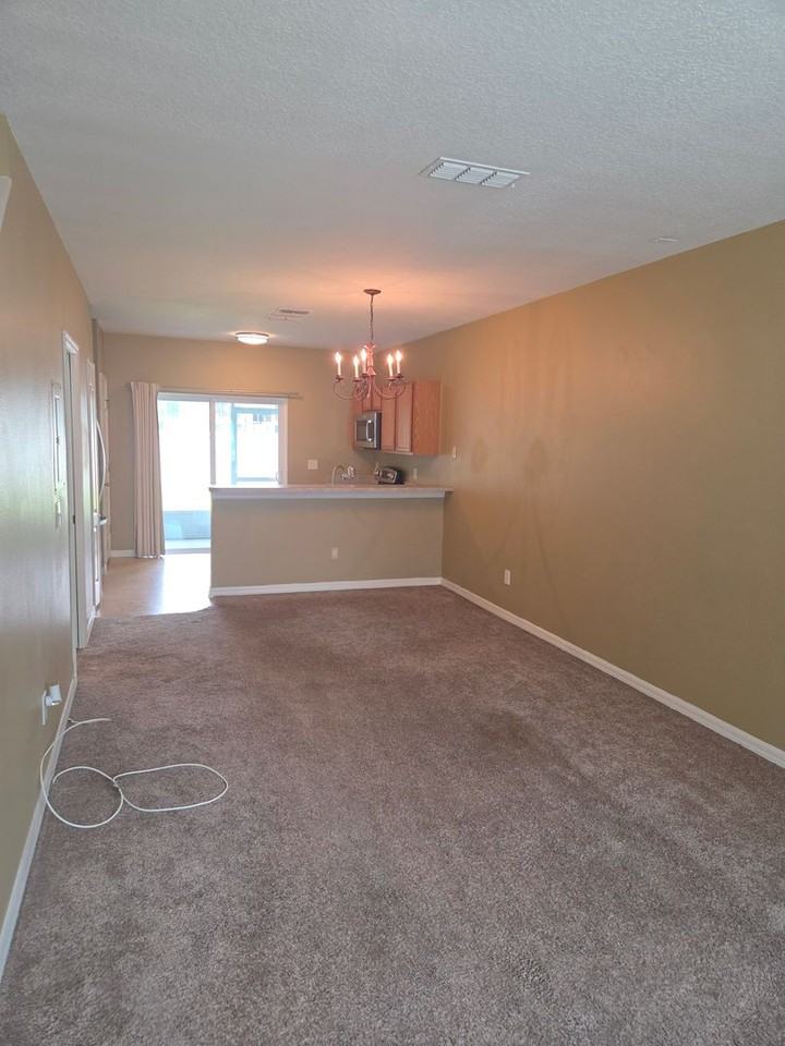 122 Wilton Cir - Photo 2 of 27