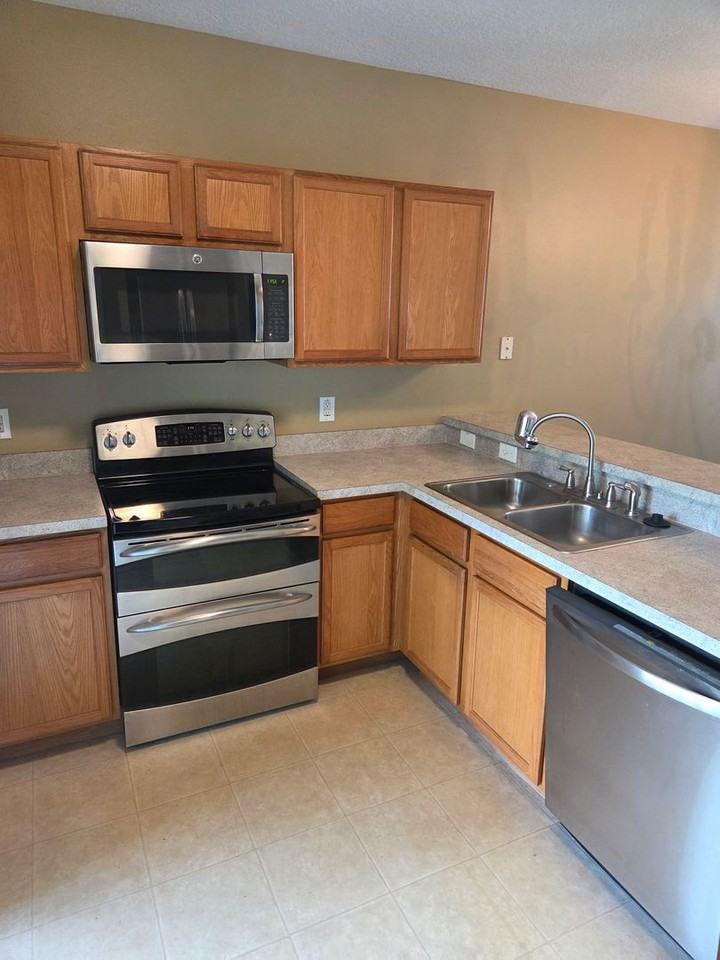 122 Wilton Cir - Photo 5 of 27