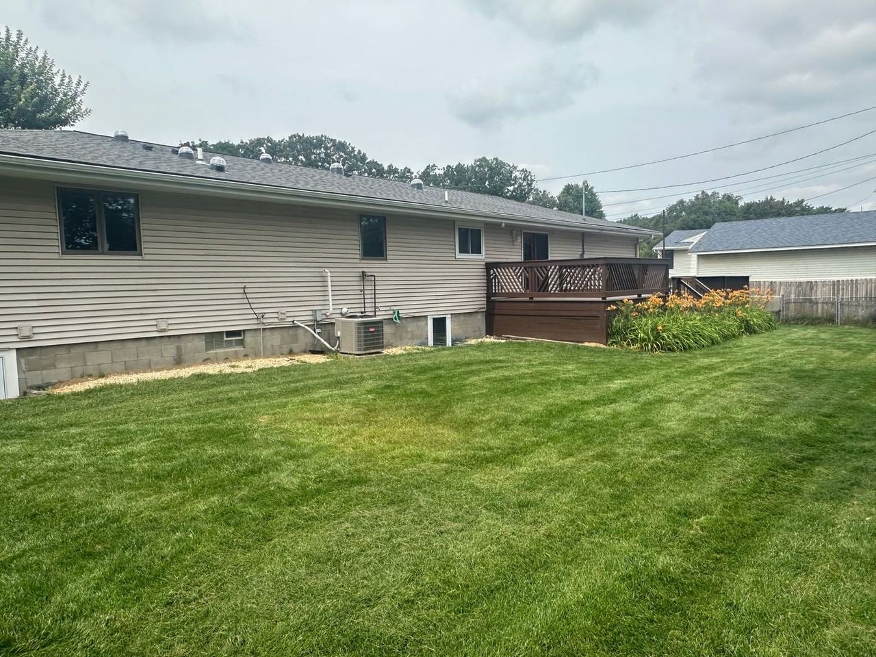 2654 Hazelwood St - Photo 4 of 31