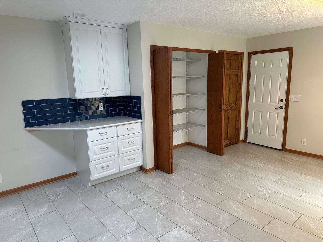 2654 Hazelwood St - Photo 7 of 31