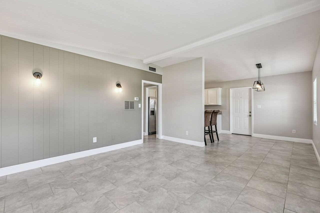 3612 Surrey Dr - Photo 2 of 26