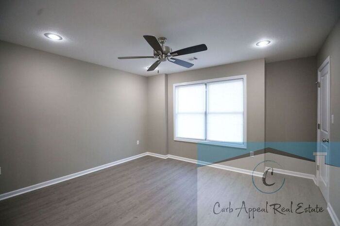 915 Dr Martin Luther King Jr Dr #CC - Photo 2 of 20