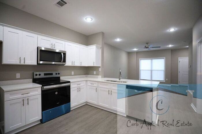 915 Dr Martin Luther King Jr Dr #CC - Photo 3 of 20