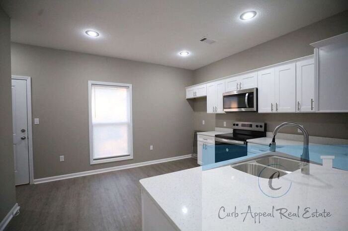 915 Dr Martin Luther King Jr Dr #CC - Photo 4 of 20