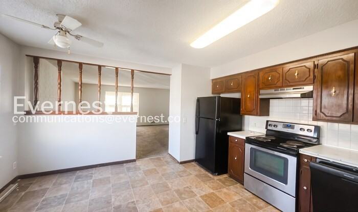 2356 S Crysler Ave - Photo 4 of 28