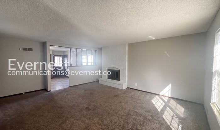 2356 S Crysler Ave - Photo 5 of 28