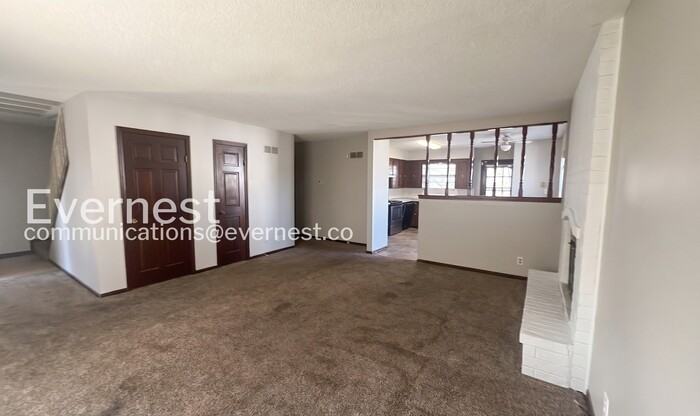 2356 S Crysler Ave - Photo 6 of 28