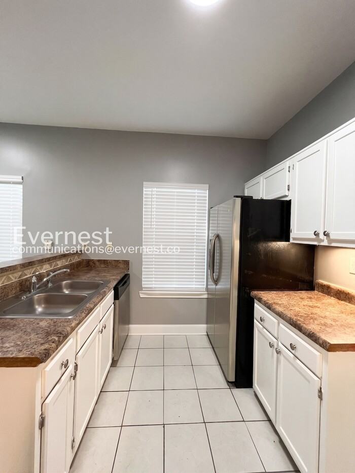 7900 Hunters Xing - Photo 3 of 41