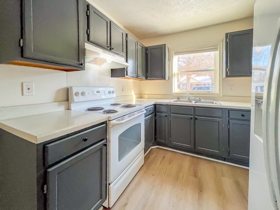 16 Fox Hill Dr #16 - Photo 4 of 10
