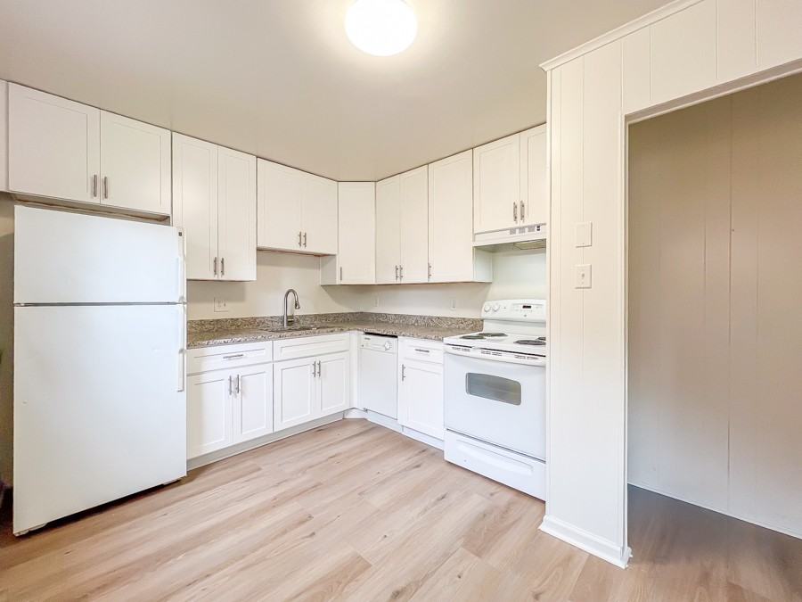 7 Fox Hill Dr #7 - Photo 3 of 12