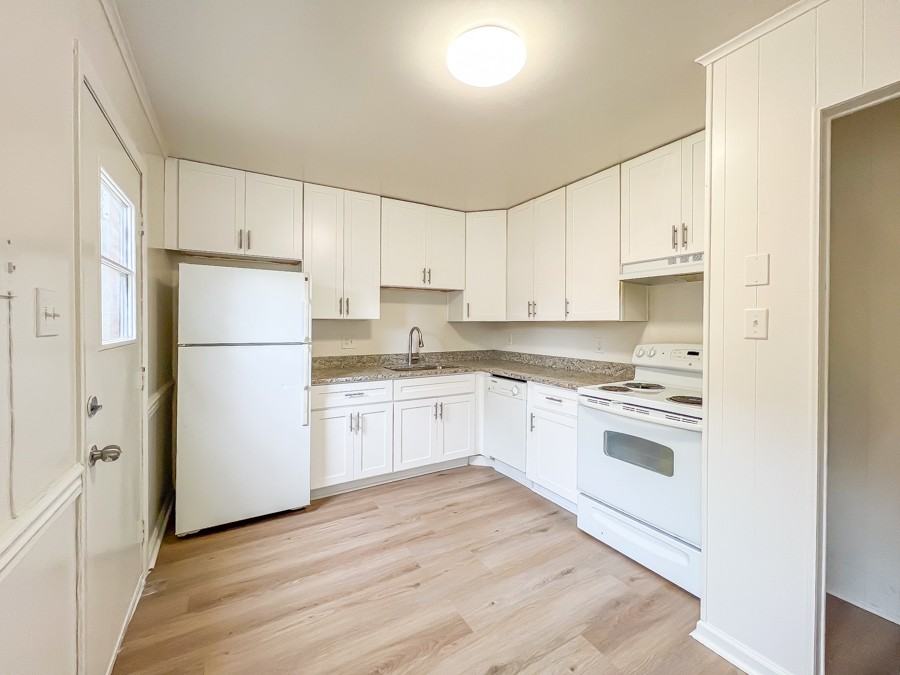 7 Fox Hill Dr #7 - Photo 4 of 12