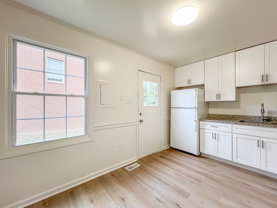 7 Fox Hill Dr #7 - Photo 5 of 12
