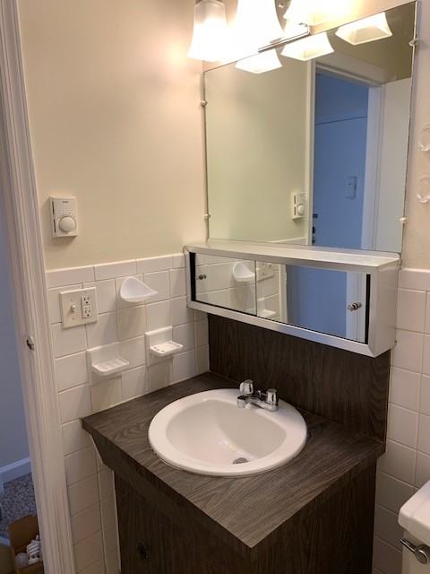 402 6th Ave #18 - Photo 7 of 9