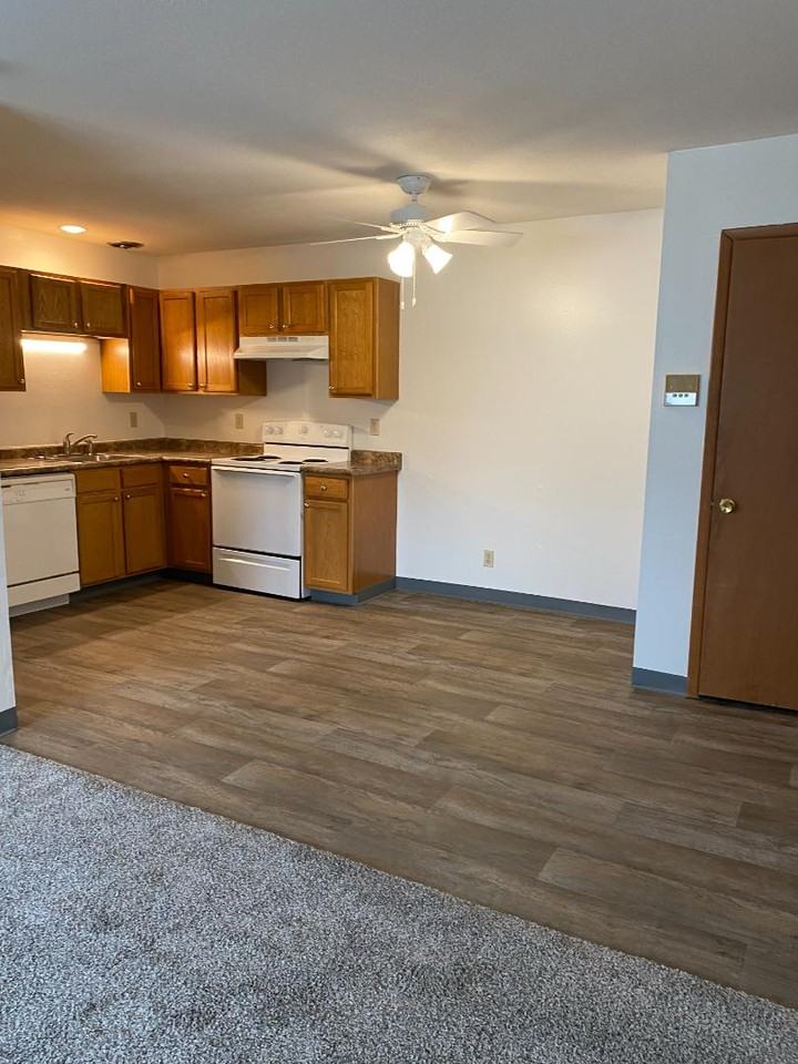 401 Southwest Elm Street - Photo 2 of 10