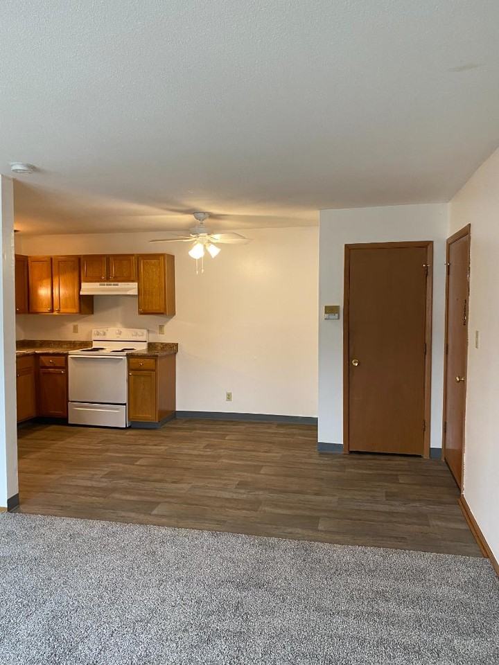 401 Southwest Elm Street - Photo 3 of 10