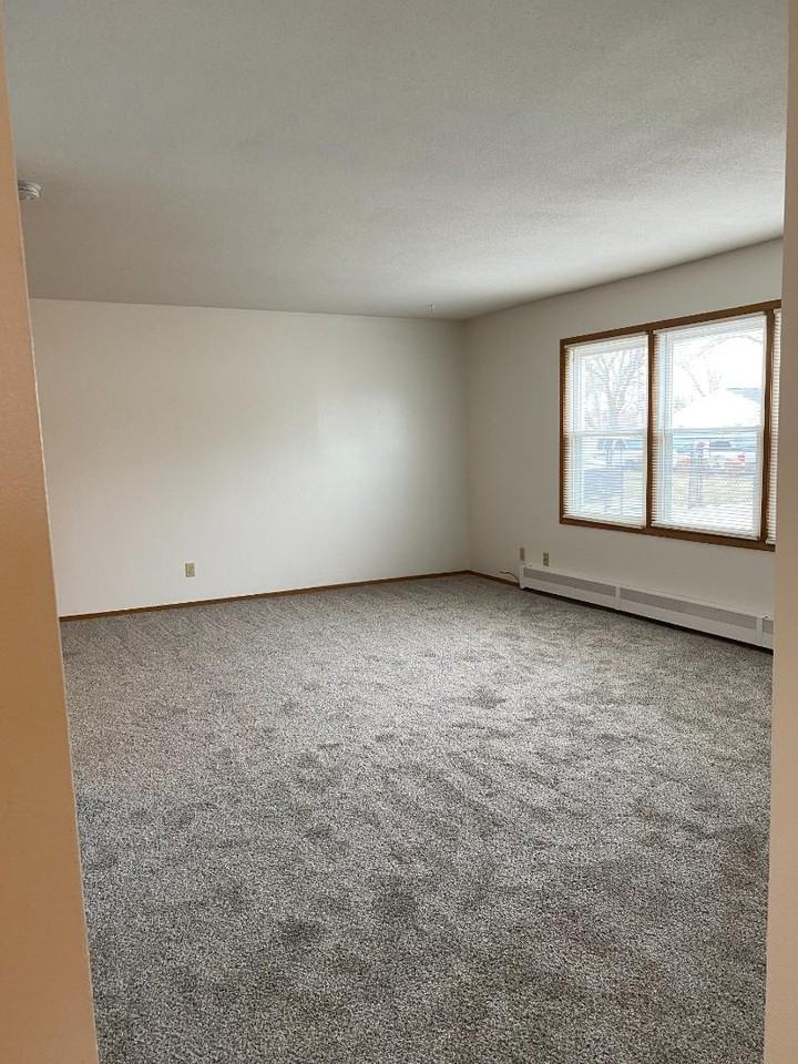 401 Southwest Elm Street - Photo 7 of 10