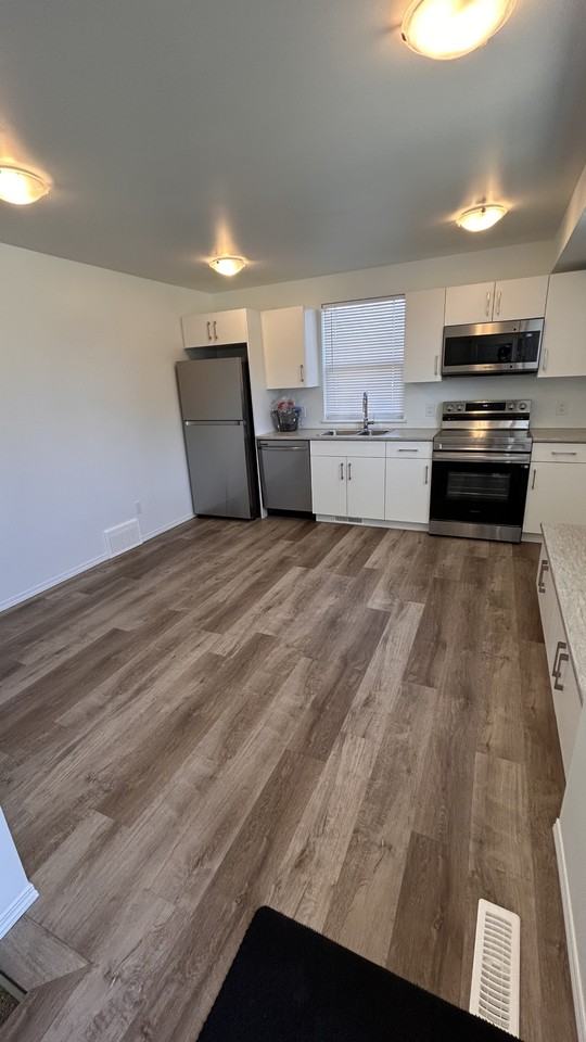 SF217 | 1 Month Free – 2 Bedroom Basement Suite in Newton - Photo 4 of 13